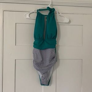 Green and Black Cupshe suit NWT and hygiene liner